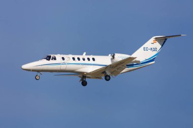 Barcelona, İspanya - 06 Aralık 2018: Tag Havacılık Cessna 525b Citationjet Cj3 El Prat Havaalanı Barcelona, İspanya için yaklaşıyor
