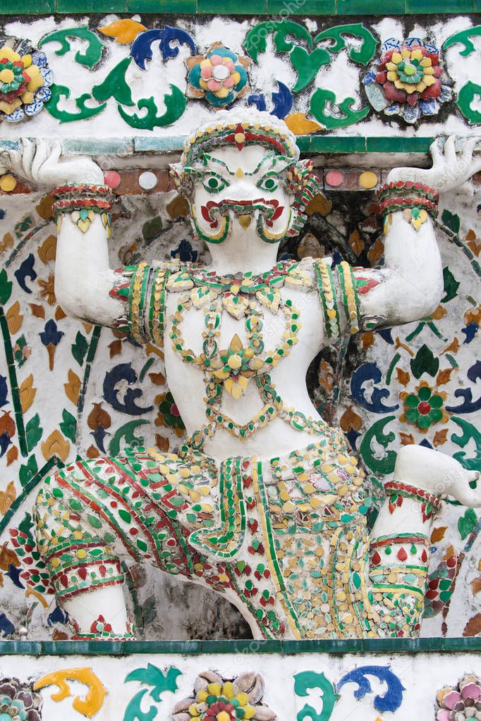 Statue of a Crocodile supporting a Prang at Wat Arun