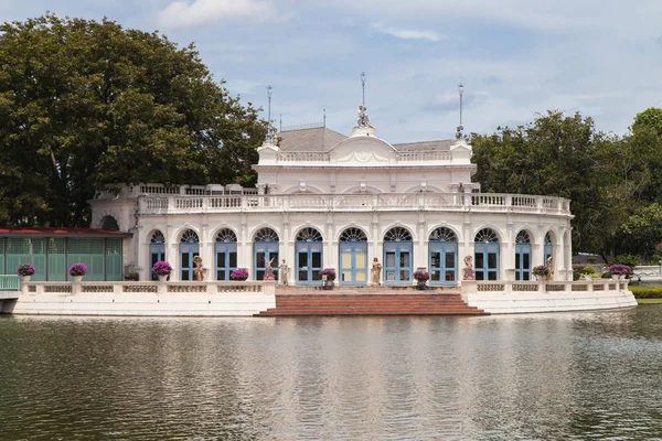 邦帕英宫的 Tevaraj-Kanlai 门 — 图库照片