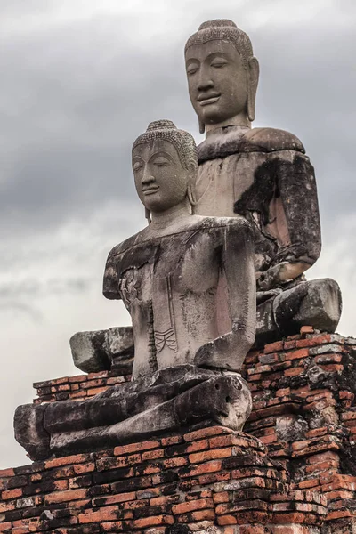 Two Buddhas at Wat Chaiwatthanaram — Stock Photo, Image