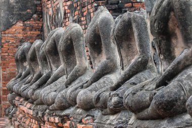 Wat Chaiwatthanaram, kırık heykeller