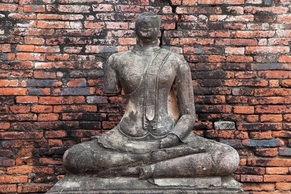 Ruined Buddha at Wat Chaiwatthanaram — Stock Photo, Image