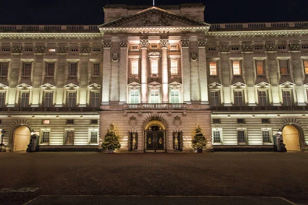 Buckingham Sarayı Ön Cephesi — Stok fotoğraf