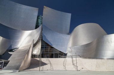 Las Angeles, California - 9 Eylül 2019: Los Angeles, Kaliforniya 'daki Wall Disney Konser Salonu Girişi