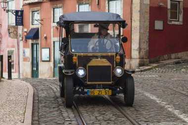 Lizbon, Portekiz - 22 Aralık 2019: Rolls Royce Tuk Largo Santa Luzia, Lizbon, Portekiz