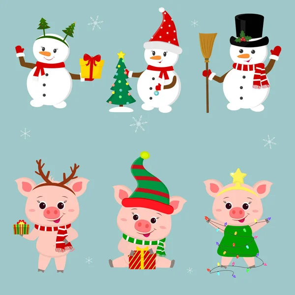 Tarjeta de Año Nuevo y Navidad. Un conjunto de tres muñecos de nieve y tres cerdos de carácter en diferentes sombreros y poses en invierno. Caja de regalo, árbol de Navidad. Estilo de dibujos animados, vector — Vector de stock