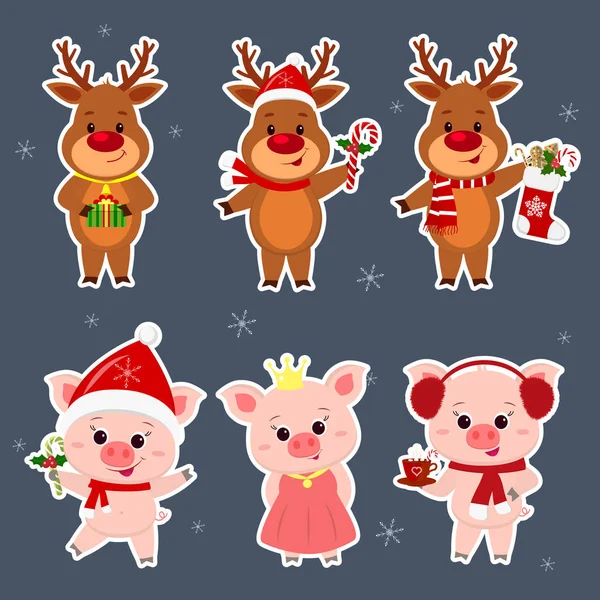 Yeni yıl ve Noel kartı. Set bir etiket üç geyik ve üç domuz karakterleri farklı şapka ve kış kostümleri. Kutu hediye, çorap, lolipop, kakao. Stil karikatür, vektör