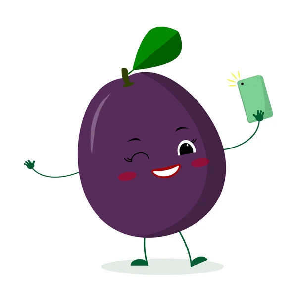 Cute χαριτωμένο μωβ δαμάσκηνο φρούτο καρτούν χαρακτήρα με ένα smartphone και κάνει selfie. Λογότυπο, πρότυπο, σχέδιο. Απεικόνιση διανύσματος, ένα επίπεδη στυλ — Διανυσματικό Αρχείο