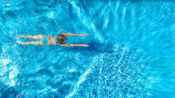 Vue Aérienne Par Drone Une Femme Active Dans Piscine Haut — Photo