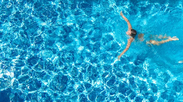 Vue Aérienne Par Drone Une Femme Active Dans Piscine Haut — Photo