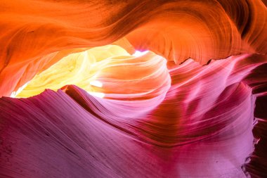 Antilop Kanyonu kumtaşı oluşumların sayfa, Arizona, ABD ünlü Navajo kabile Milli Parkı güzel manzara