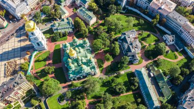 Hava dron görünümü St Sophia Katedrali ve yukarıdan, Kiev cityscape, Ukrayna'nın başkenti Kiev şehir manzarası