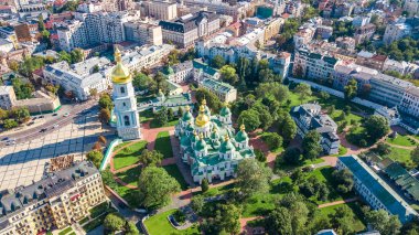 Hava dron görünümü St Sophia Katedrali ve yukarıdan, Kiev cityscape, Ukrayna'nın başkenti Kiev şehir manzarası