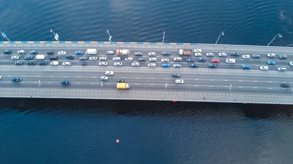 Vista Aérea Drone Congestionamento Tráfego Automóvel Estrada Ponte Muitos Carros — Fotografia de Stock