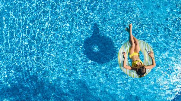 Vue Aérienne Par Drone Petite Fille Dans Piscine Haut Enfant — Photo