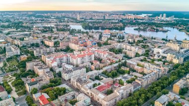 Kyiv şehir manzarası, Dinyeper nehri ve Podol tarihi bölgesinin yukarıdan görünüşü, Kiev, Ukrayna