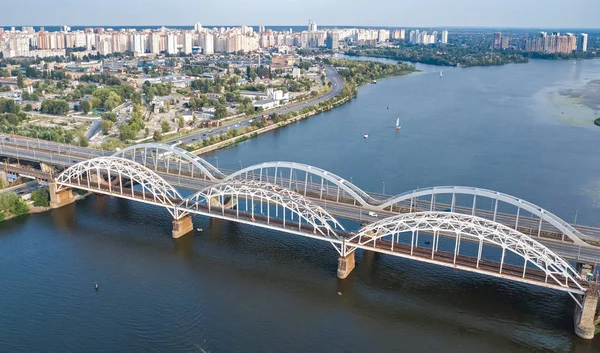 Yukarıdan Kiev Kiev Şehir Manzarası Ukrayna Dnieper Nehri Otomobil Demiryolu — Stok fotoğraf