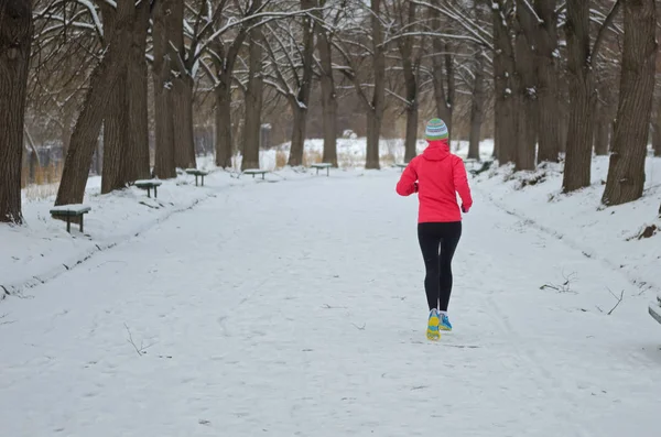 Corsa Invernale Nel Parco Felice Donna Attiva Corridore Jogging Nella — Foto Stock