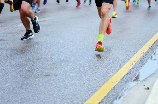 Maraton Koşu Yarışı Birçok Koşucu Ayaklarıyla Yol Yarışı Spor Müsabakası — Stok fotoğraf