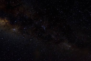 Yıldızlar ve galaksiler gökyüzü gece evreni parlak yıldız alanının siyah yıldızlı arka planı