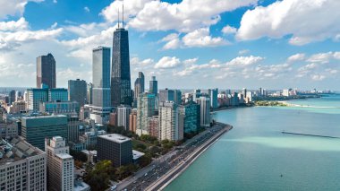 Chicago hava aracı görüntüsü yukarıdan, Chicago şehri şehir merkezi gökdelenleri ve Michigan Gölü şehri, Illinois, ABD