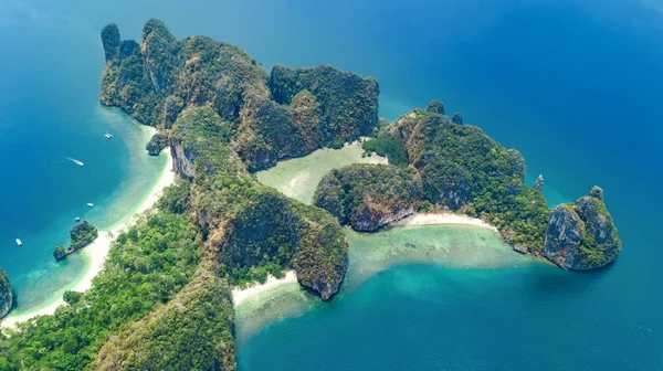 Vzdušný Pohled Tropický Ostrůvek Koh Hong Modrém Čiré Andamanské Mořské — Stock fotografie