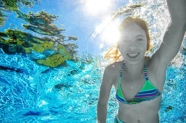 Child Swims Underwater Swimming Pool Happy Active Teenager Girl Dives — Stock Photo, Image