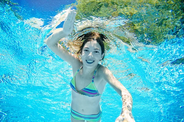 Child Swims Underwater Swimming Pool Happy Active Teenager Girl Dives — Stock Photo, Image