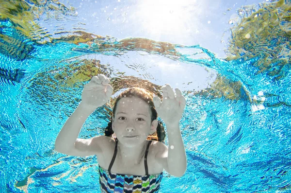 Child Swims Underwater Swimming Pool Happy Active Teenager Girl Dives — Stock Photo, Image