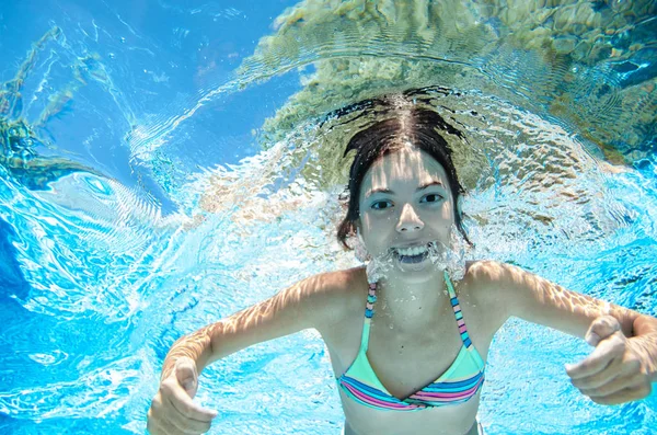 Child Swims Underwater Swimming Pool Happy Active Teenager Girl Dives — Stock Photo, Image