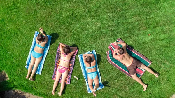 Felice Relax Famiglia Bordo Piscina Vista Aerea Drone Dall Alto — Foto Stock