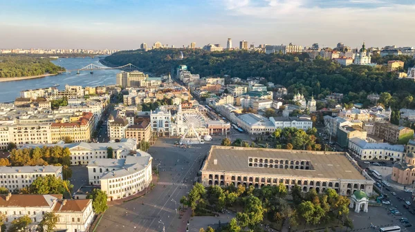 Kiev Cityscape Havadan Üst Görünümü Dinyeper Nehri Podol Tarihi Bölge — Stok fotoğraf