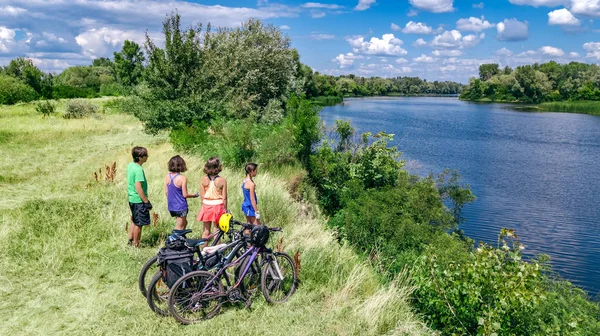 Familie Auf Fahrrädern Radfahren Freien Aktive Eltern Und Kinder Auf — Stockfoto