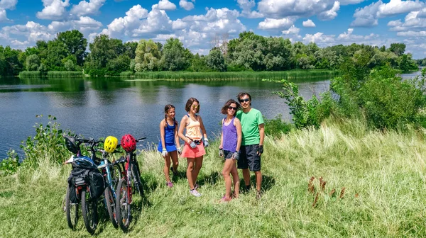 Família Bicicletas Bicicleta Livre Pais Ativos Crianças Bicicletas Vista Aérea — Fotografia de Stock