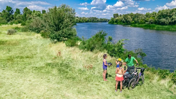 Familie Auf Fahrrädern Radfahren Freien Aktive Eltern Und Kinder Auf — Stockfoto