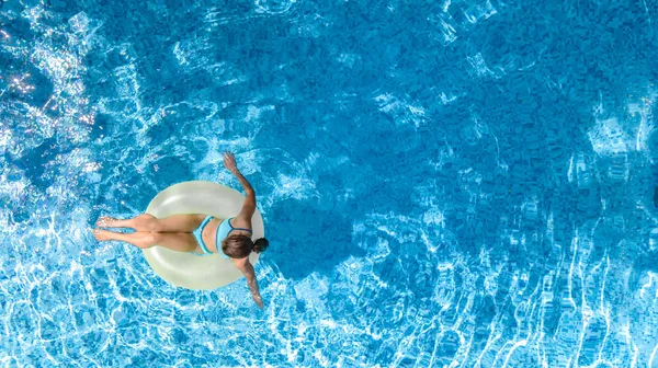 Jeune Fille Active Dans Piscine Vue Aérienne Dessus Enfant Détend — Photo