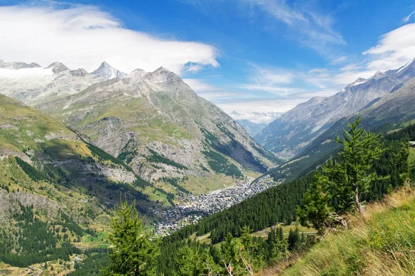 Hermoso Paisaje Los Alpes Suizos Con Vista Montaña Verano Zermatt —  Fotos de Stock