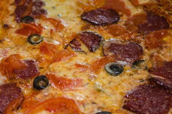 피자의 표면은 치즈로 있습니다 맛있는 전통적 조리법 자리가 — 스톡 사진