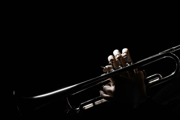 Trumpetare Händerna Trumpetare Spelar Jazz Bleckblåsinstrument Isolerade Svart — Stockfoto