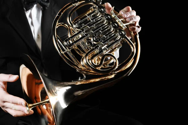 Mãos Trompetista Francês Hornist Tocando Instrumento Orquestra Música Chifre — Fotografia de Stock