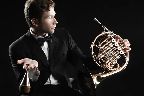 Retrato Del Músico Clásico Trompetista Francés Hombre Con Instrumento Música —  Fotos de Stock