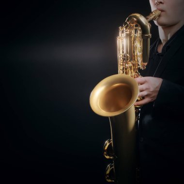 Saksafon çalar caz müzisyeni. Caz müzik sanatçısı. Bariton saksofon oyuncu portre