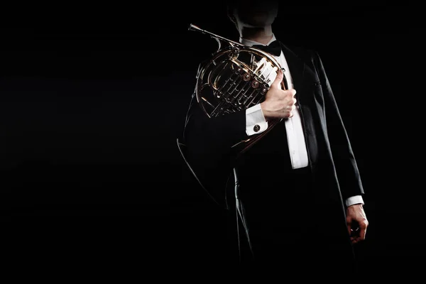 Klassiek Musicus Met Hoorn Muziekinstrument Elegante Man Hornist Tuxedo Portret — Stockfoto