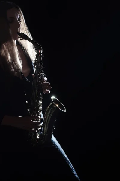 Εκτελεστής Σαξόφωνου Μουσικός Τζαζ Σαξοφωνίστας Γυναίκα Παίζει Σαξόφωνο — Φωτογραφία Αρχείου