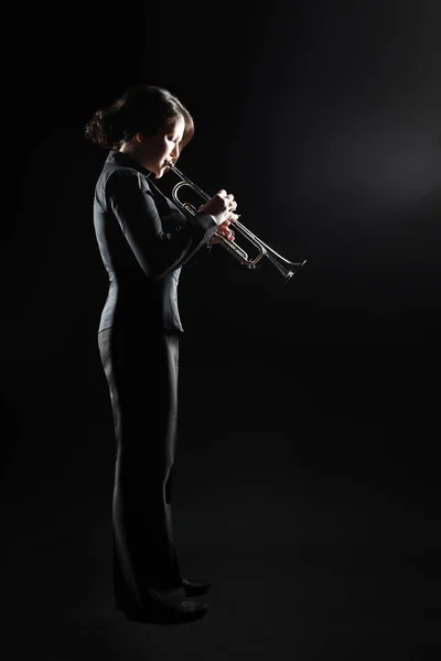 Trompetista Músico Jazz Instrumento Bronce Mujer Tocando Trompeta — Foto de Stock