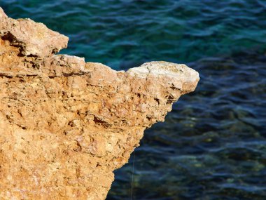 Büyük kayaların açık derin mavi deniz okyanus Costa Blanca İspanya yaz tatil doğa arka plan görüntüsü