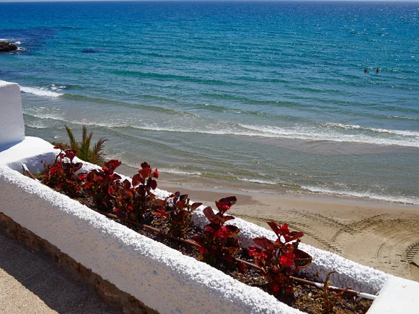 Gran Imagen Vacaciones Verano Hermosa Bahía Típica Con Agua Azul — Foto de Stock