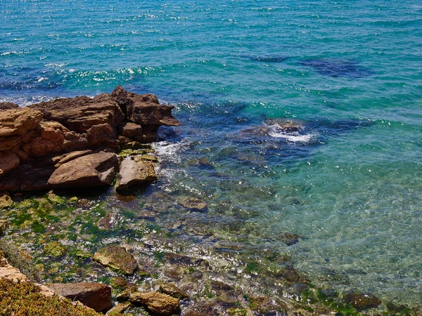 Clair Bleu Mer Océan Eau Sur Les Rochers Grandes Vacances — Photo