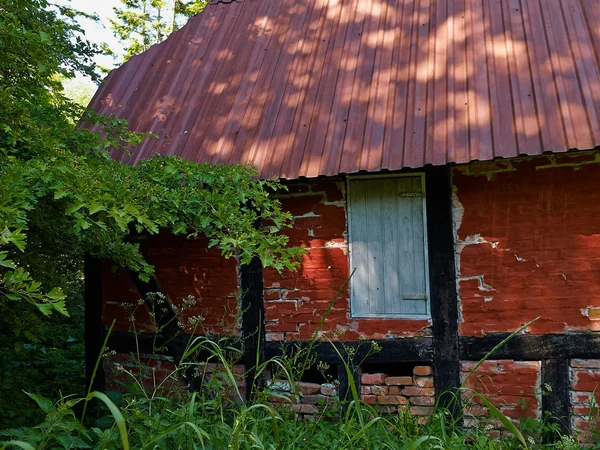 Old Weathered Abandoned Europeanl Style Wooden Bricks House Shed — Stock Photo, Image