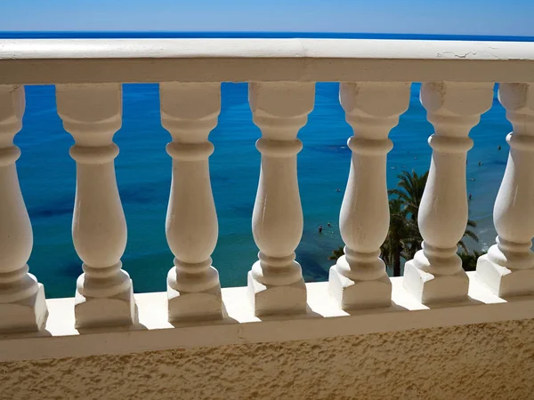 Tradycyjny Wzór Biały Spaish Balkonem Pięknym Widokiem Morza Costa Blanca — Zdjęcie stockowe